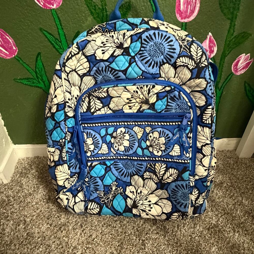 Vera Bradley colorful 2 tone backpack blue lots of pockets and compartments
